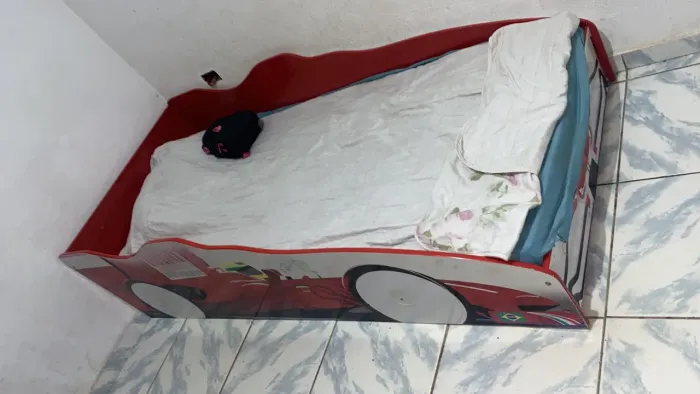 Cama infantil com colchão 