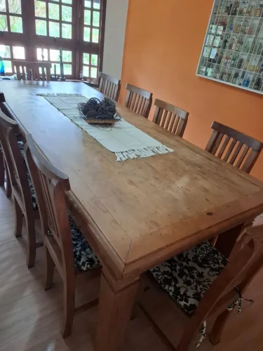Mesa rústica com 10 cadeiras