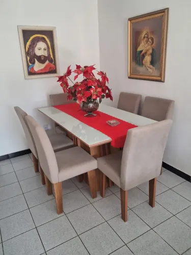 Mesa de jantar de vidro com 6 cadeiras