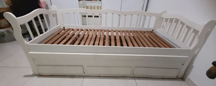 Cama solteiro com cama auxiliar e gavetas