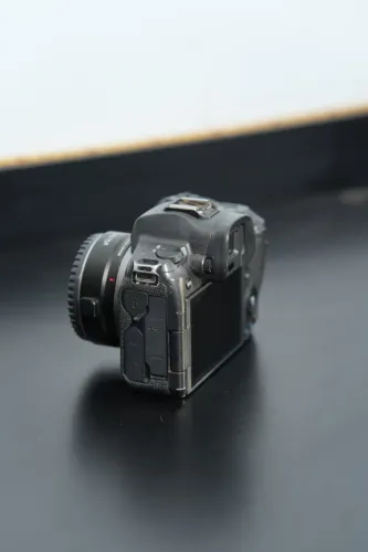 Canon EOS R (Apenas Corpo) + Adaptador Viltrox EF-R + 2 Baterias(1 Original e 1 paralela)