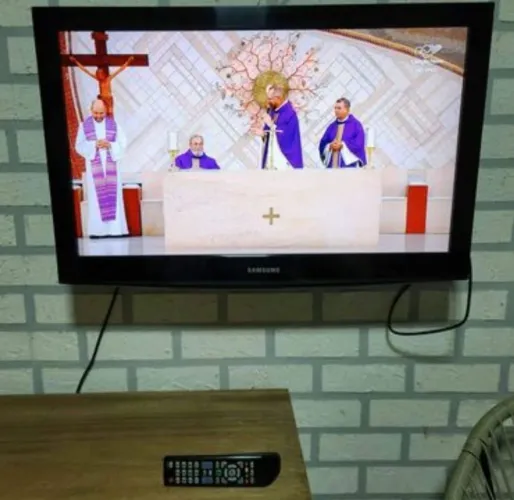 TV Samsung 32 Polegadas c/controle remoto 110voltagem