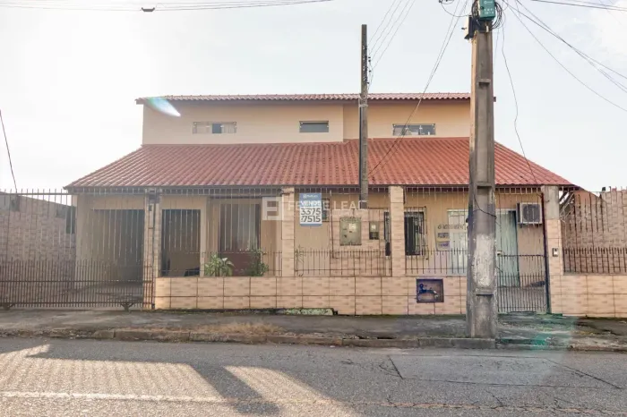 Casa a venda em Serraria - São José, SC