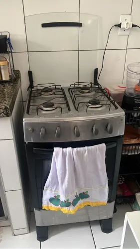 Fogão 4 bocas funcionando bem 