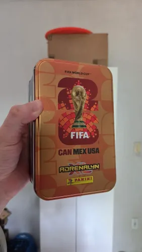 Lata Colecionável Adrenalyn XL Copa 2026 Canadá Vazia