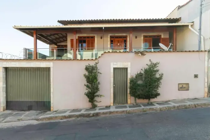Casa Ampla e Pronta para Morar | 220 m² | 3 Quartos | Suíte | 3 Vagas