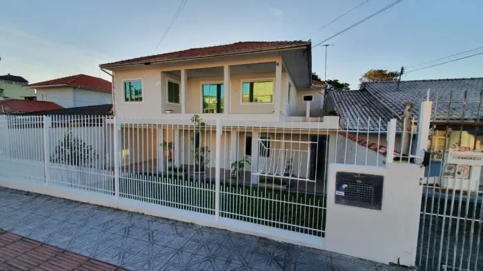 Casa com 4 dormitórios para alugar por R$ 7.670,18/mês - Serraria - São José/SC