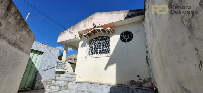 Casa 3 quartos, no Bairro Esplanada com barração nos fundos.