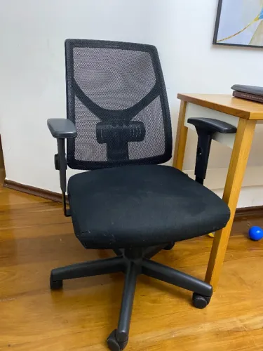 Cadeira de Escritório Ergonômica Giratória
