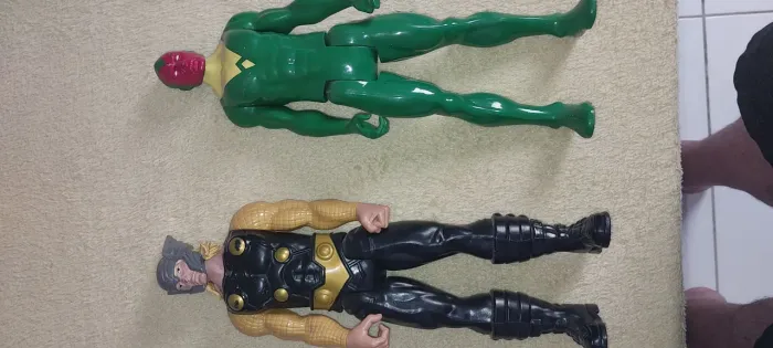 2 boneco vigadores 30 cm thor e visao 70,00 reais