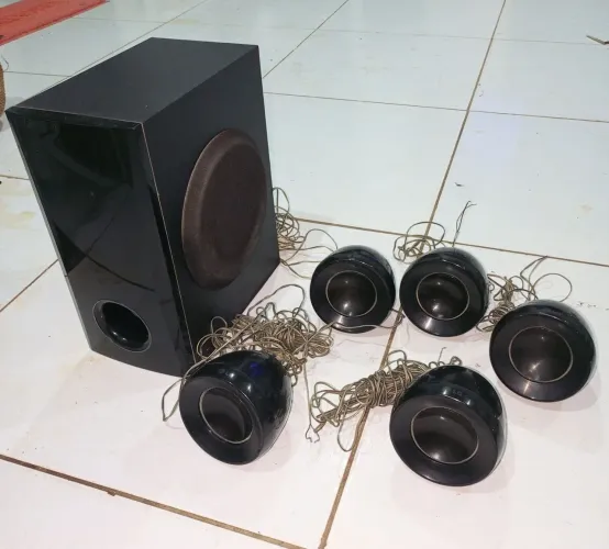 VENDO CAIXAS DE SOM HOME THEATHER 