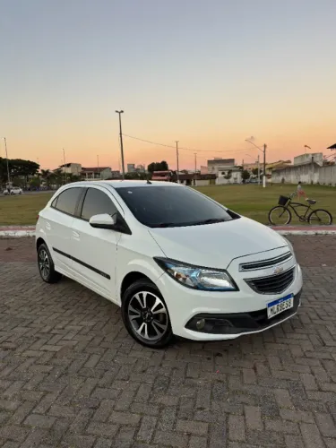 Chevrolet Onix Hatch LTZ 1.4 8V Flex Power Aut. 4P 2014
