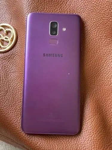 Celular Samsung J8 cor violeta