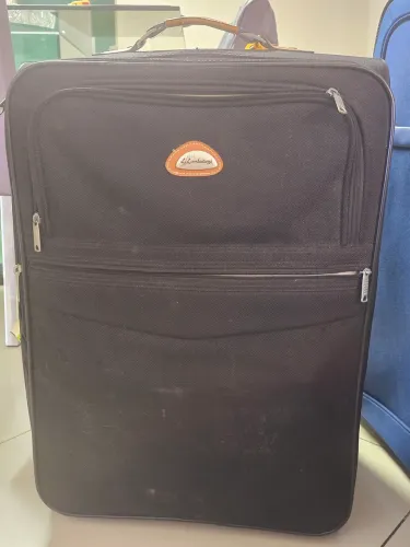 Mala de Viagem Super Forte Preta Detalhes em Couro