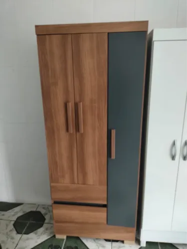 Guarda roupa pequeno semi novo obs já com o frete e montagem incluso