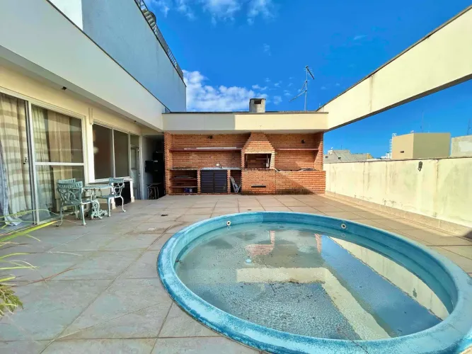 Cobertura à Venda na Pitangueiras no Guarujá | QVista Inteligência Imobiliária Guarujá