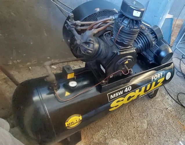 Compressor ar 40pes 425 litros 10 HP 3 cabeçotes 
