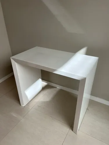 Mesa branca em laca para escritório