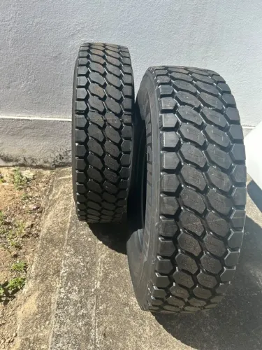 2 PNEUS 295/80r22.5 NOVOS RECAPADOS