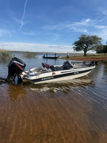 Fibralar F3 bass Boat