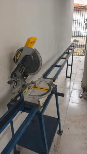 Vendo policorte com mesa de apoio para corte