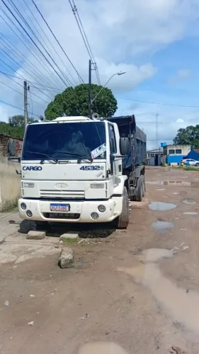 Vendo uma caçamba Ford cargo 4532e