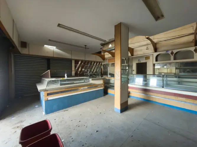 Galpão Comercial de Esquina com 240m² - Excelente Ponto para Padaria, Mercado ou Restauran