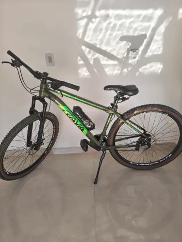 Vendo Bike RAVA Aro 29" na cor Verde Militar