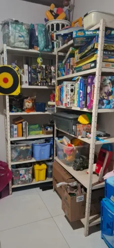 Vendo 4 estantes de ferro