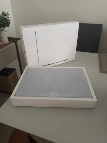 MacBook Air M5 de 15,3 polegadas.