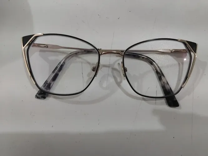 Oculos de descanso com lente escura