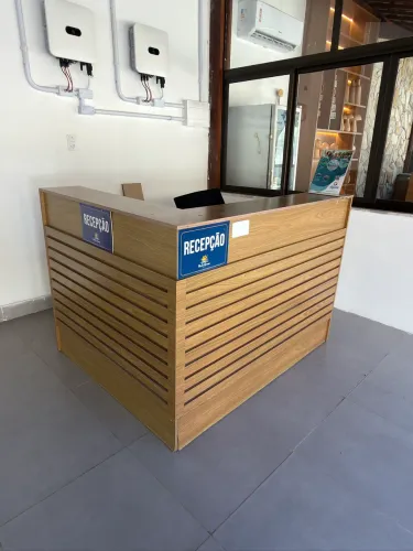 Balcão de recepção seminovo