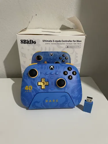 Controle 8BitDo Ultimate 3 Modos para Xbox - Edição Especial de 40 Anos da Rare