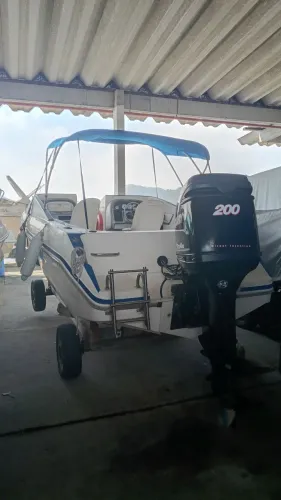 Lancha alternativa modelo 630 21 pés