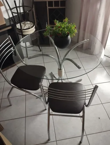 Mesa Redonda com 4 Cadeiras