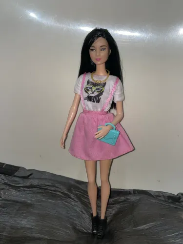 Boneca Barbie oriental fashionistas mattel