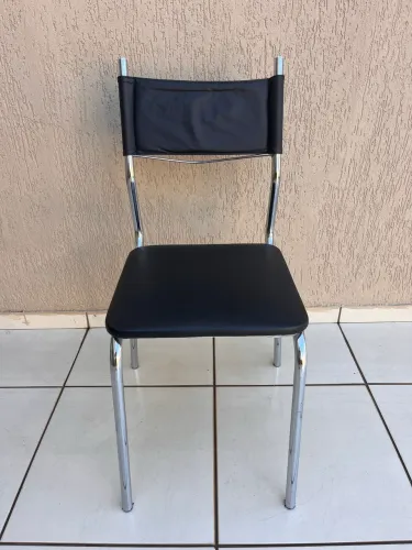 Mesa de jantar com 4 cadeiras