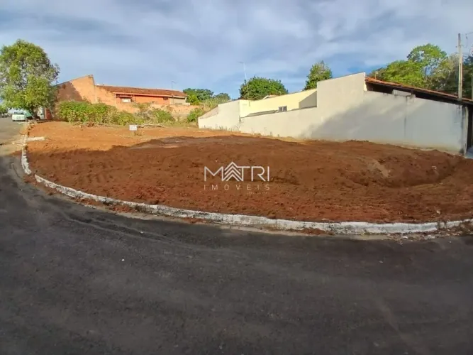 Terreno à venda no Parque das Laranjeiras em Matão