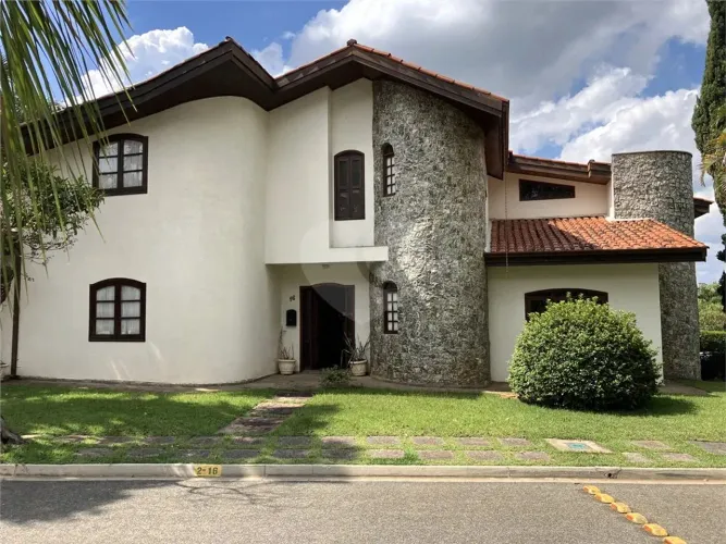 Casa à venda com 4 quartos, sendo 2 suítes, no condomínio Via Reggio, Sorocaba - SP