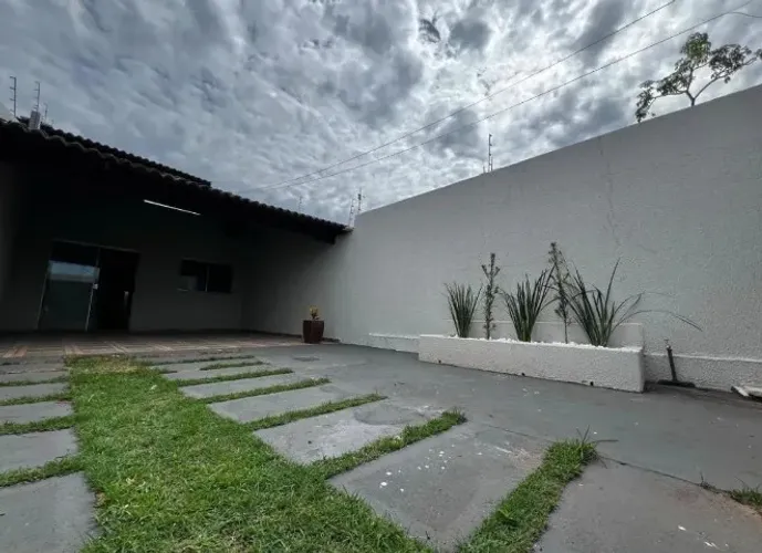 Casa 3 quartos 2 banheiros bem espaçosa (oportunidade)