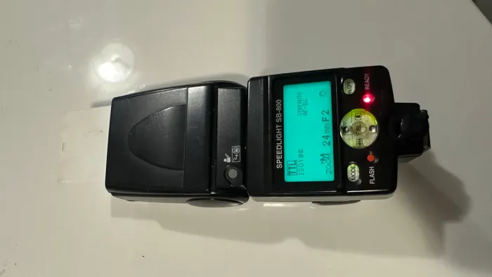 FLASH SPEEDLIGHT SB-800