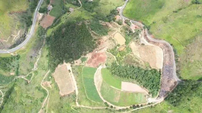 Imóvel para venda possui 130000 metros quadrados com 6 quartos em Zona Rural - Sapucaia -