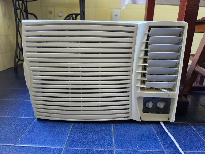 Ar-Condicionado Springer Carrier 12.000 BTUs - 127V