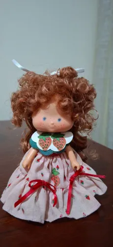 Boneca moranguinho da coleção sorvetinho. Anos 70/80. Toda perfeitinha. Ótima pra colec