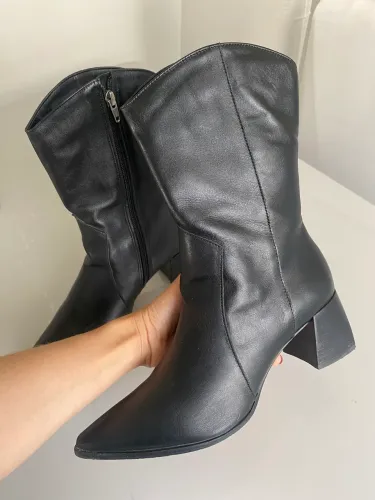 Bota Luiza Barcelos