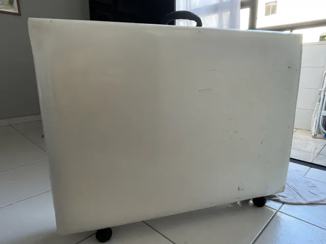 Maca portátil com rodinhas e pés de alumínio 