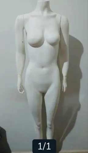 Manequim feminino fibra