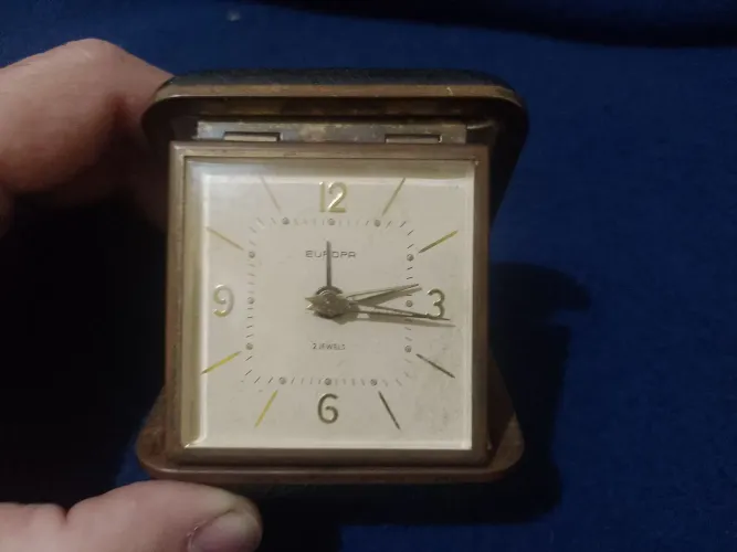 Vendo relógio antigo Europa acorda de bolso lembrando o relógio alemão funcionando !!!