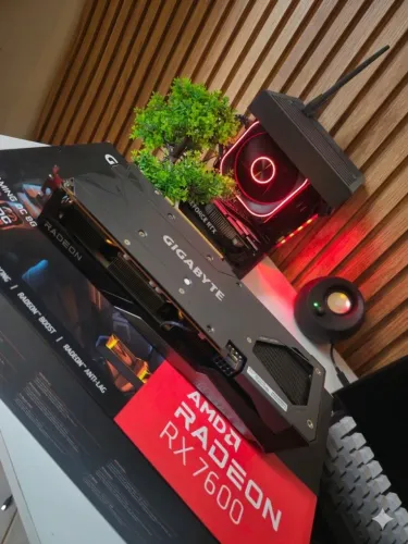 Placa de video Gigabyte RX 7600 - AMD - Excelente