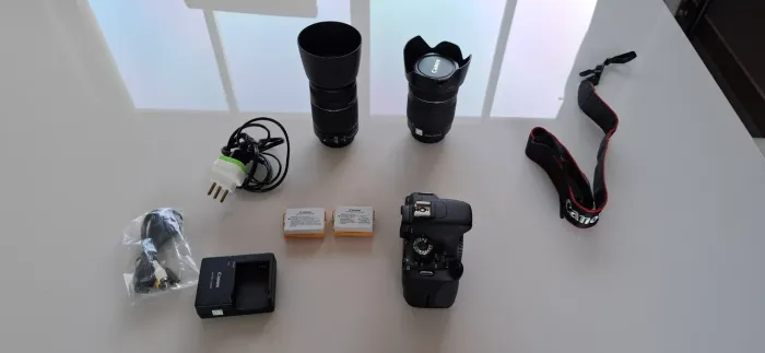 Kit Canon T3i + Lente 18-135mm + 55-250mm + Mochila Lowepro + Monopé Velbon